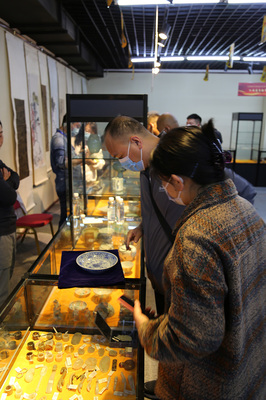 煙臺市第三屆全國國有文物商店文化藝術品交流會開幕 首屆秋季全國文化藝術品拍賣會即將起拍