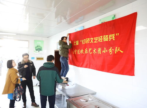 文化輕騎走基層 年畫家書暖兵心 上海 紅色文藝輕騎兵 長寧送歡樂藝術團小分隊走進部隊